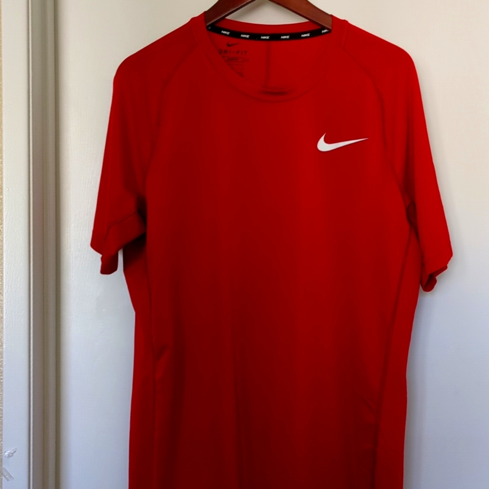 Men's Nike Dri Fit Tee (Slim Fit)